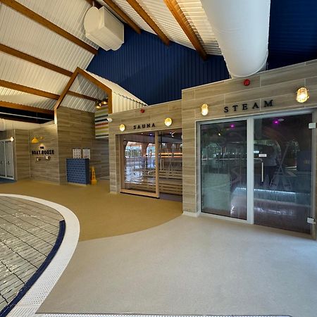Mallard Corner, Cosy Cotswold Lakeview Lodge South Cerney Esterno foto