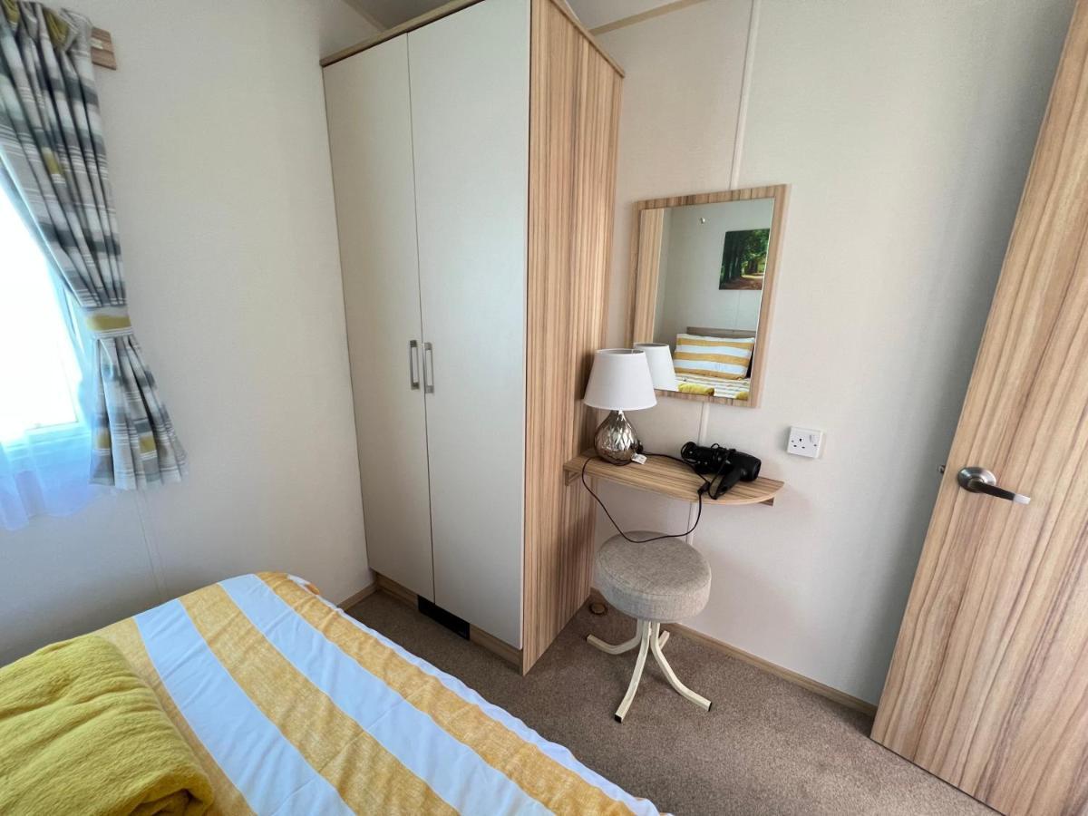 Mallard Corner, Cosy Cotswold Lakeview Lodge South Cerney Esterno foto