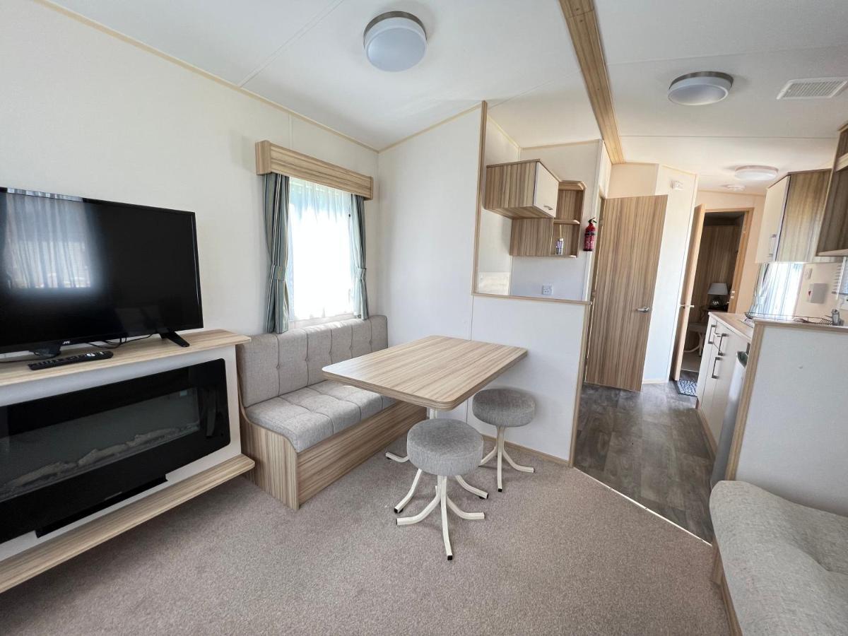 Mallard Corner, Cosy Cotswold Lakeview Lodge South Cerney Esterno foto