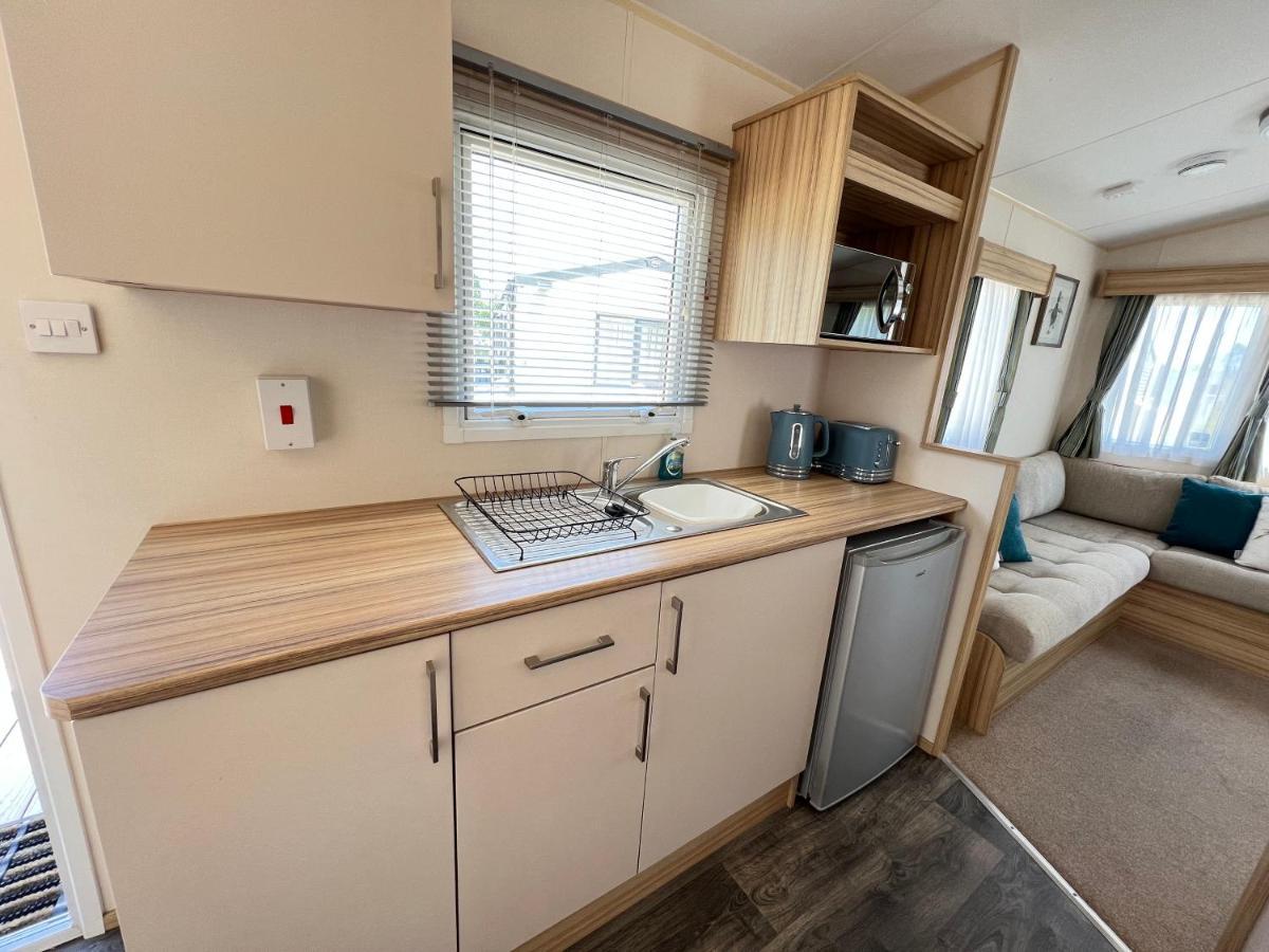Mallard Corner, Cosy Cotswold Lakeview Lodge South Cerney Esterno foto