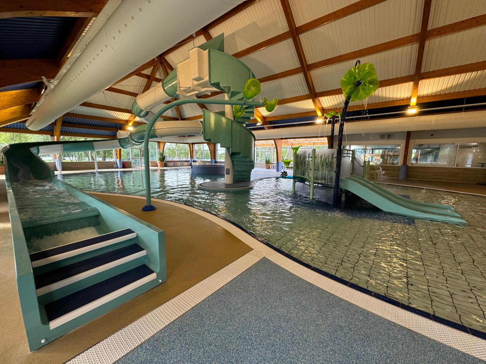 Mallard Corner, Cosy Cotswold Lakeview Lodge South Cerney Esterno foto