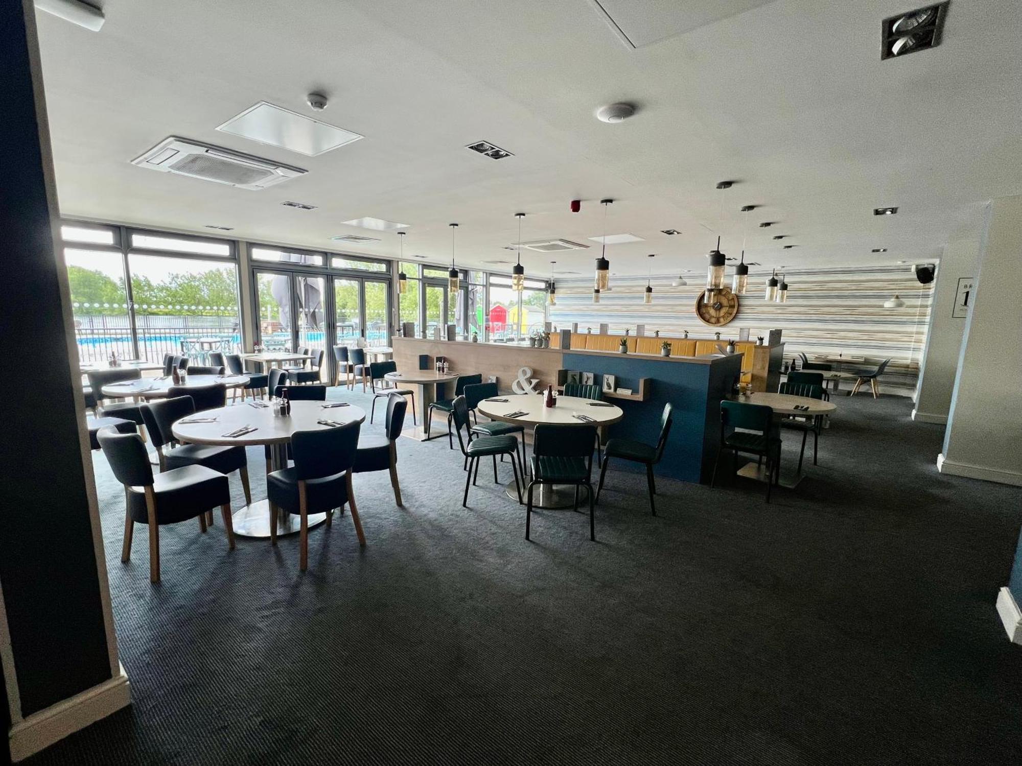 Mallard Corner, Cosy Cotswold Lakeview Lodge South Cerney Esterno foto